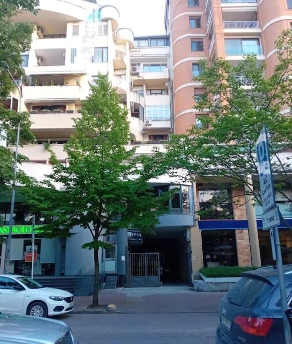 Appartamento Tirana Road Blloku Area Esterno foto